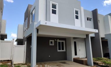 VENDO CASA  PH VICTORIA BRISAS DEL GOLF PASEO DEL NORTE