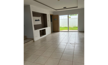 VENDO CASA  PH VICTORIA BRISAS DEL GOLF PASEO DEL NORTE