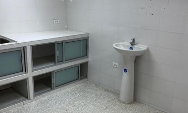 casa en arriendo en la riviera. Cod A1604