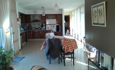 HERMOSA CASA CON AMPLIO PARQUE EN IBARLUCEA- se acepta departamento como parte de pago
