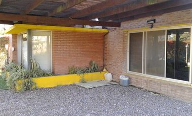HERMOSA CASA CON AMPLIO PARQUE EN IBARLUCEA- se acepta departamento como parte de pago