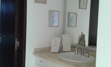 HERMOSA CASA CON AMPLIO PARQUE EN IBARLUCEA- se acepta departamento como parte de pago