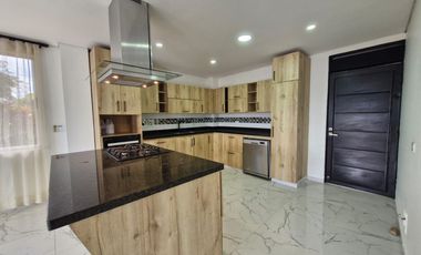 casa en arriendo en las lomitas. Cod A512129