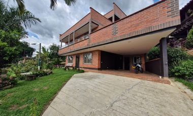 casa en arriendo en las lomitas. Cod A512129