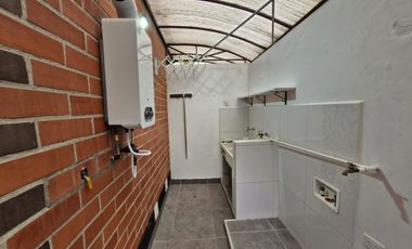 casa en arriendo en las lomitas. Cod A512129