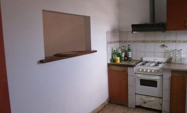 EXCELENTE GALPON CON DEPARTAMENTO EN VENTA, RUBEN DARIO 400 -TEMPERLEY-