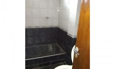EXCELENTE GALPON CON DEPARTAMENTO EN VENTA, RUBEN DARIO 400 -TEMPERLEY-