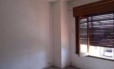 EXCELENTE GALPON CON DEPARTAMENTO EN VENTA, RUBEN DARIO 400 -TEMPERLEY-