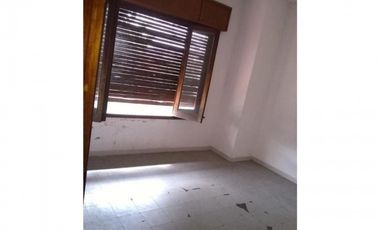 EXCELENTE GALPON CON DEPARTAMENTO EN VENTA, RUBEN DARIO 400 -TEMPERLEY-
