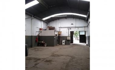 EXCELENTE GALPON CON DEPARTAMENTO EN VENTA, RUBEN DARIO 400 -TEMPERLEY-