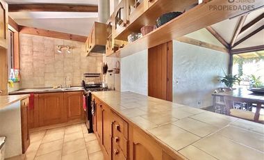 Preciosa en Condominio Orilla lago 20.000m2 Piscina Quincho