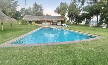 Preciosa en Condominio Orilla lago 20.000m2 Piscina Quincho