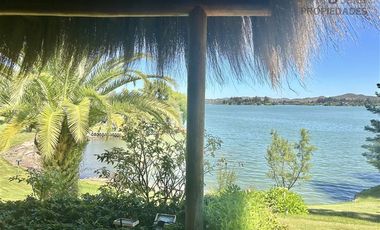 Preciosa en Condominio Orilla lago 20.000m2 Piscina Quincho