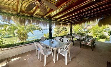 Preciosa en Condominio Orilla lago 20.000m2 Piscina Quincho