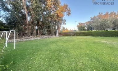 Preciosa en Condominio Orilla lago 20.000m2 Piscina Quincho