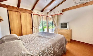 Preciosa en Condominio Orilla lago 20.000m2 Piscina Quincho