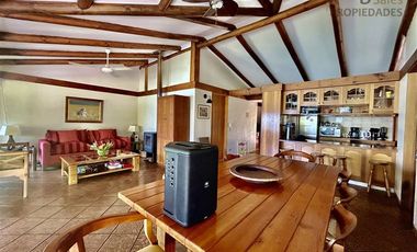 Preciosa en Condominio Orilla lago 20.000m2 Piscina Quincho