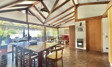 Preciosa en Condominio Orilla lago 20.000m2 Piscina Quincho