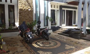 Di Jual Villa Mewah Strategis di dekat Kampus UNUD Jimbaran Bali