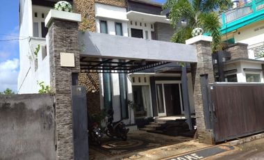 Di Jual Villa Mewah Strategis di dekat Kampus UNUD Jimbaran Bali
