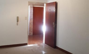 DEPARTAMENTO EN BARRIO MUNICIPAL LONGCHAMPS