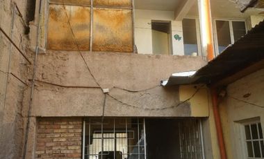 FLORES LUVELLO VENDE INMUEBLE CON DEPTO LOCALES TERRENO SOBRE CALLE COLON GODOY CRUZ