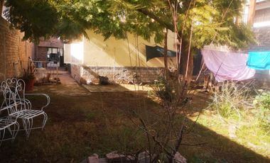 FLORES LUVELLO VENDE INMUEBLE CON DEPTO LOCALES TERRENO SOBRE CALLE COLON GODOY CRUZ