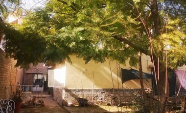 FLORES LUVELLO VENDE INMUEBLE CON DEPTO LOCALES TERRENO SOBRE CALLE COLON GODOY CRUZ