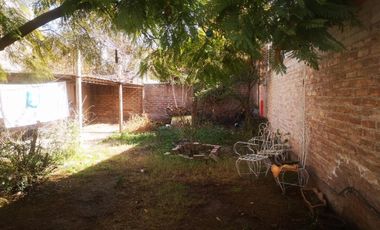 FLORES LUVELLO VENDE INMUEBLE CON DEPTO LOCALES TERRENO SOBRE CALLE COLON GODOY CRUZ