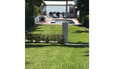 CASA EN VENTA A ORILLA DEL LAGO 