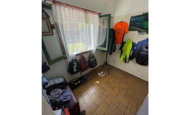 VENTA OPORTUNIDAD CASA SOBRE LOTE PROPIO DE 333m2 CON PARQUE Y QUINCHO CON PARRILLA