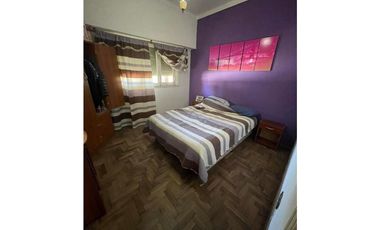 VENTA OPORTUNIDAD CASA SOBRE LOTE PROPIO DE 333m2 CON PARQUE Y QUINCHO CON PARRILLA