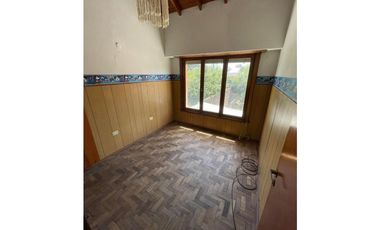 VENTA OPORTUNIDAD CASA SOBRE LOTE PROPIO DE 333m2 CON PARQUE Y QUINCHO CON PARRILLA