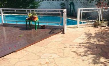 PERMUTA - CHALET DE 5 AMBIENTES EN VENTA - MORON CENTRO