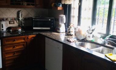 PERMUTA - CHALET DE 5 AMBIENTES EN VENTA - MORON CENTRO