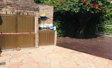 PERMUTA - CHALET DE 5 AMBIENTES EN VENTA - MORON CENTRO