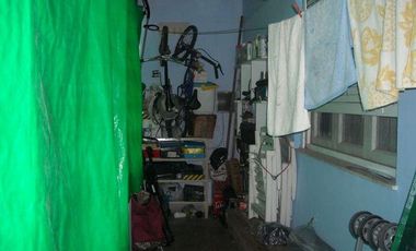 DEPARTAMENTO EN PLANTA ALTA CON DOS DORMITORIOS, BANO, COCINA/COMEDOR, LAVADERO CUBIERTO, GALERIA Y PATIO EN PLANTA BAJA