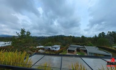 casa en arriendo en loma del escobero. Cod A5022