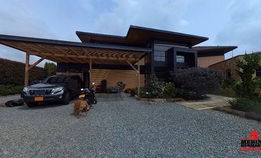 casa en arriendo en loma del escobero. Cod A5022