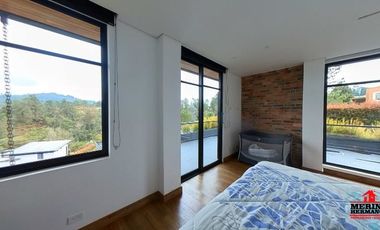 casa en arriendo en loma del escobero. Cod A5022