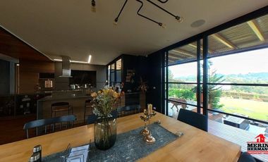 casa en arriendo en loma del escobero. Cod A5022