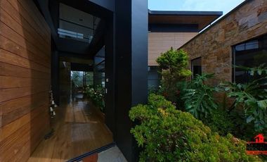 casa en arriendo en loma del escobero. Cod A5022