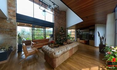 casa en arriendo en loma del escobero. Cod A5022