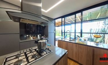 casa en arriendo en loma del escobero. Cod A5022