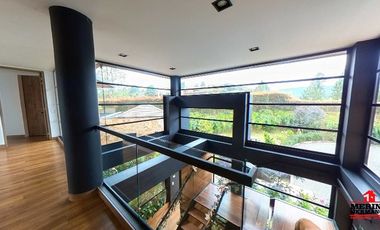 casa en arriendo en loma del escobero. Cod A5022