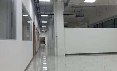 Local comercial en Renta 1570 m2 en Periferico Sur.