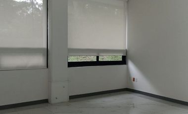 Local comercial en Renta 1570 m2 en Periferico Sur.