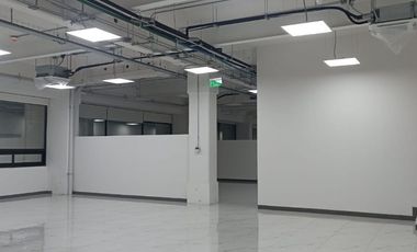 Local comercial en Renta 1570 m2 en Periferico Sur.