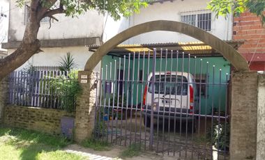 Casa Multifamiliar C/garage, Jardín Y Terraza
