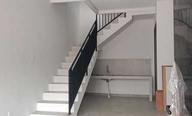 Rumah Strategis 5 Menit ke RSUD Kota Bogor 2 Lantai Siap KPR J-38943